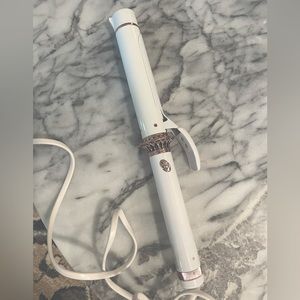 T3 1.25 single pass curling iron. Like new!